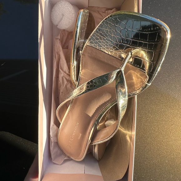 NIB BCBG croc embossed thong heel flip flop dressy sandal - Picture 2 of 3